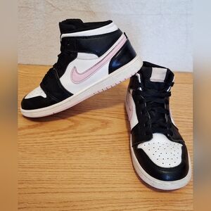 Air Jordan 1 Mid Arctic Pink Black White 555112-103 GS Size 4Y / Women’s 5.5